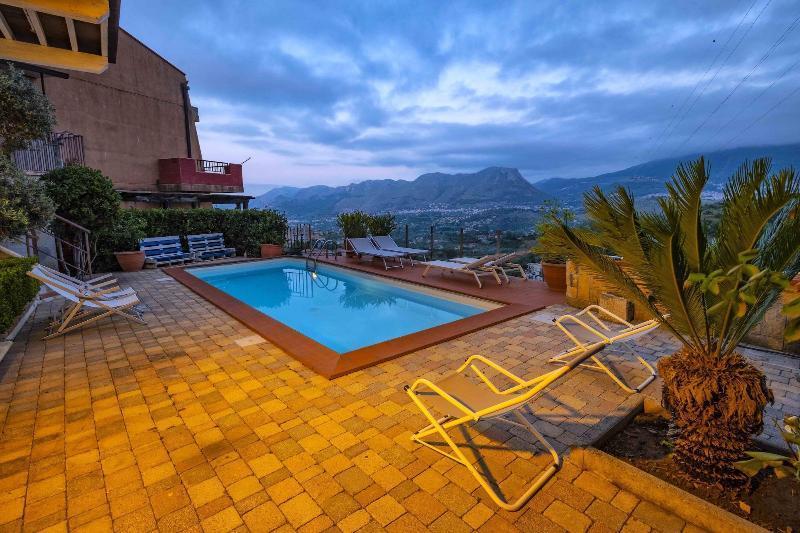 מונריאלה Bnb Casa Rossa מראה חיצוני תמונה