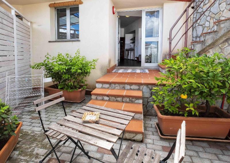 מונריאלה Bnb Casa Rossa מראה חיצוני תמונה