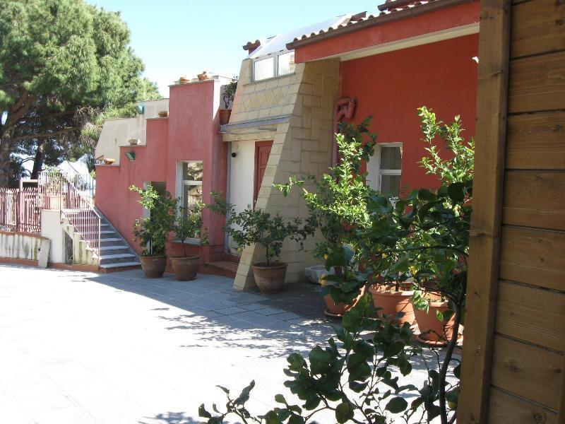 מונריאלה Bnb Casa Rossa מראה חיצוני תמונה