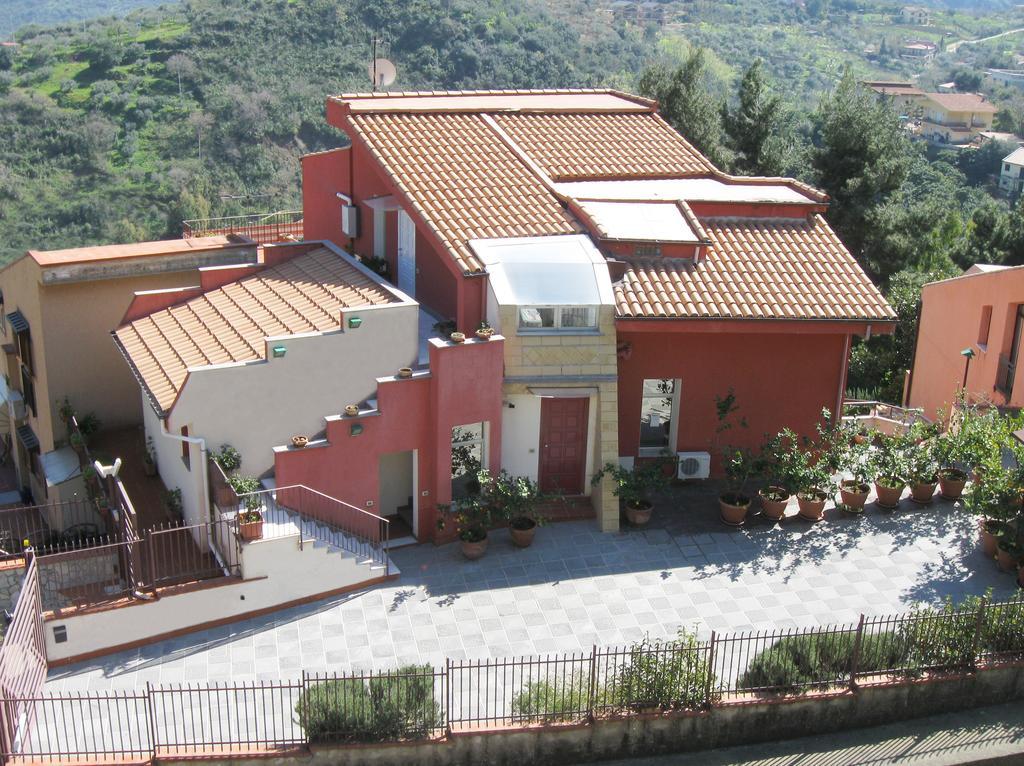 מונריאלה Bnb Casa Rossa חדר תמונה