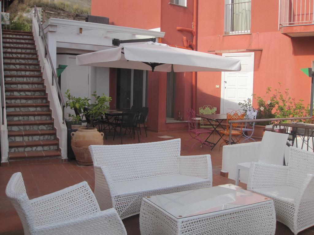 מונריאלה Bnb Casa Rossa מראה חיצוני תמונה