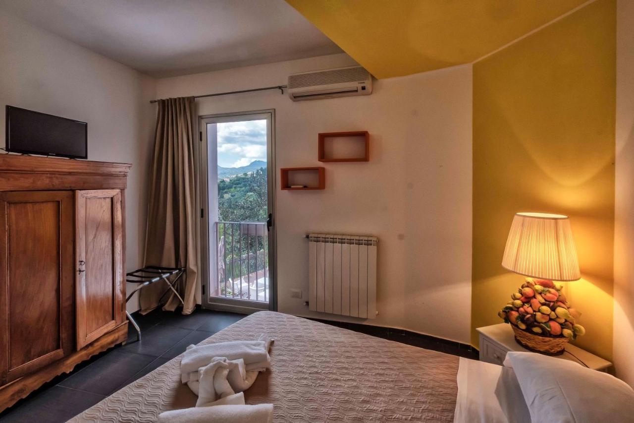 מונריאלה Bnb Casa Rossa מראה חיצוני תמונה